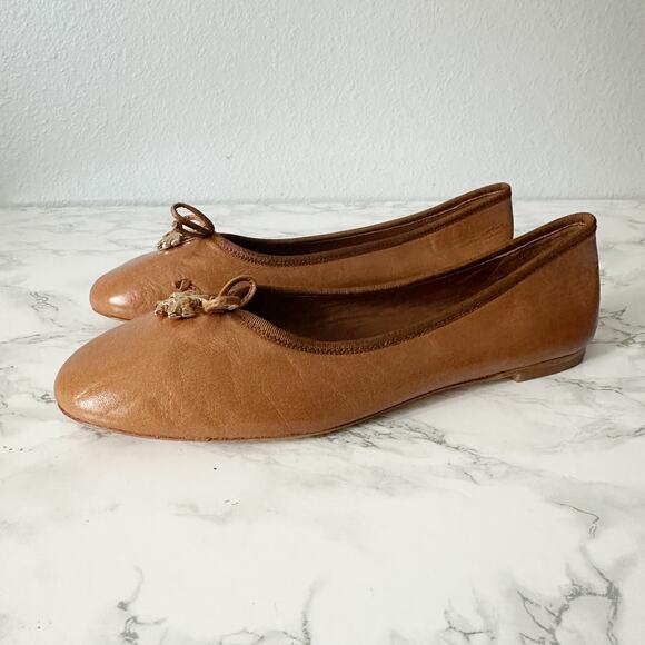 Tory Burch Tan Leather Goldtone Charm Ballet Flats women’s size 8.5 - Picture 1 of 12